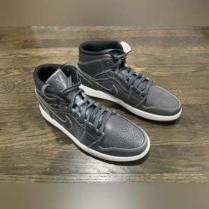 Jordan 1 Mid Noveau Wolf Grey Leather (Sz 9)